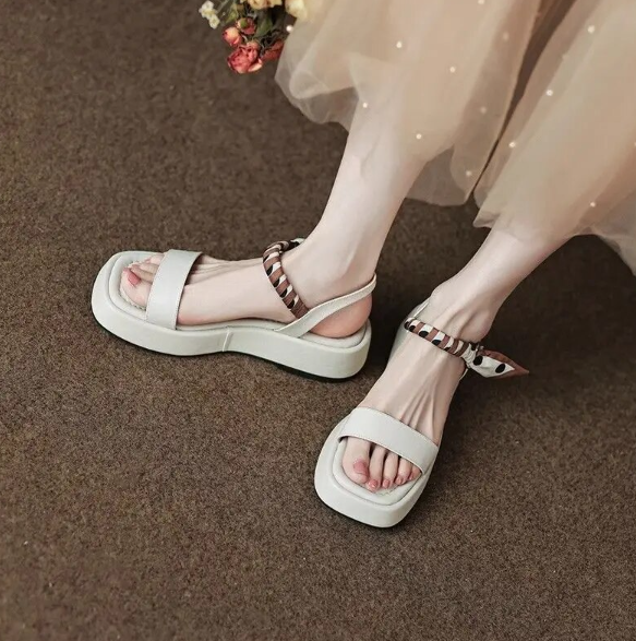 Sandalias / Colores disponibles