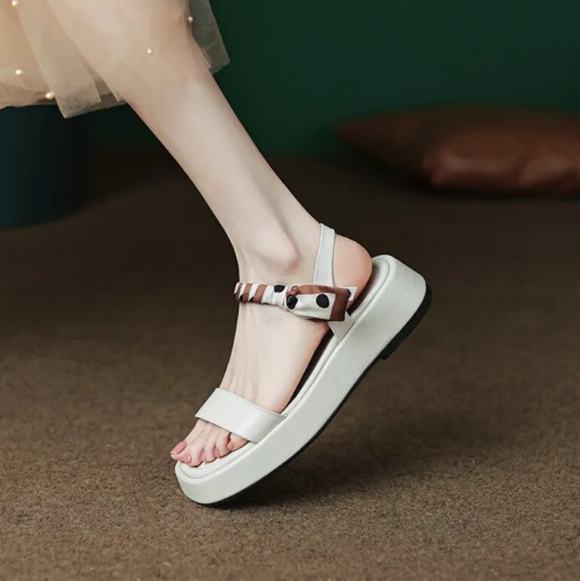 Sandalias / Colores disponibles